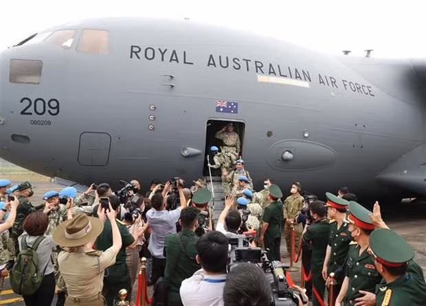 Oficiales del Hospital de campaña del segundo nivel de Vietnam partieron de Hanói para llevar a cabo misiones del mantenimiento de la paz de la ONU en Abyei y Sudán del Sur (Foto: VNA)
