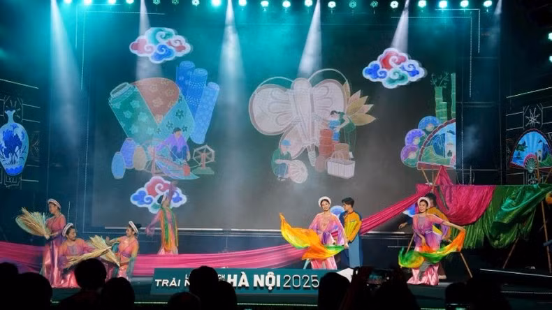 Un espectáculo artístico tradicional en la ceremonia de apertura.