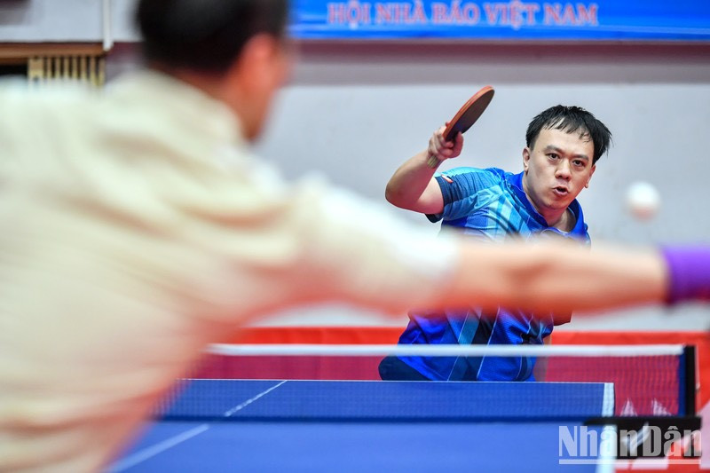 Momentos impresionantes en Campeonato de Tenis de Mesa de Asociación de Periodistas de Vietnam