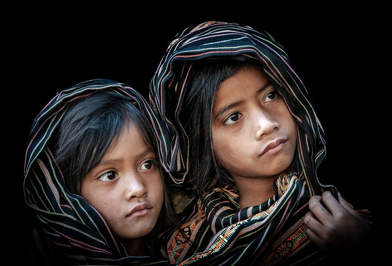 La obra "Hermanas", de Nguyen Duy Hau. (Foto: baotayninh.vn)