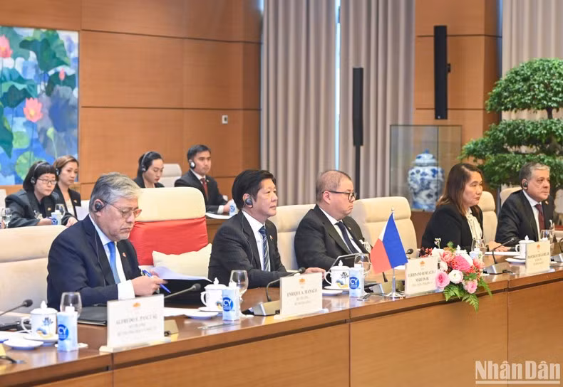 Ferdinand Romualdez y los delegados de Filipinas.