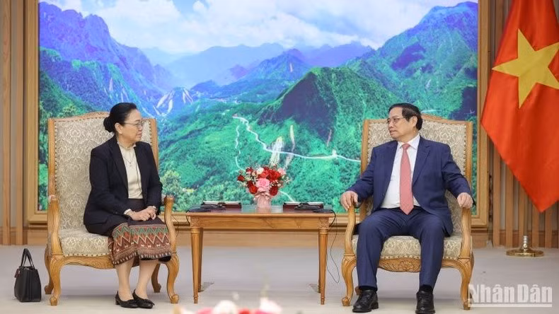 En la recepción a la nueva embajadora de Laos en Vietnam, Khamphao Ernthavanh (Foto: Nhan Dan)