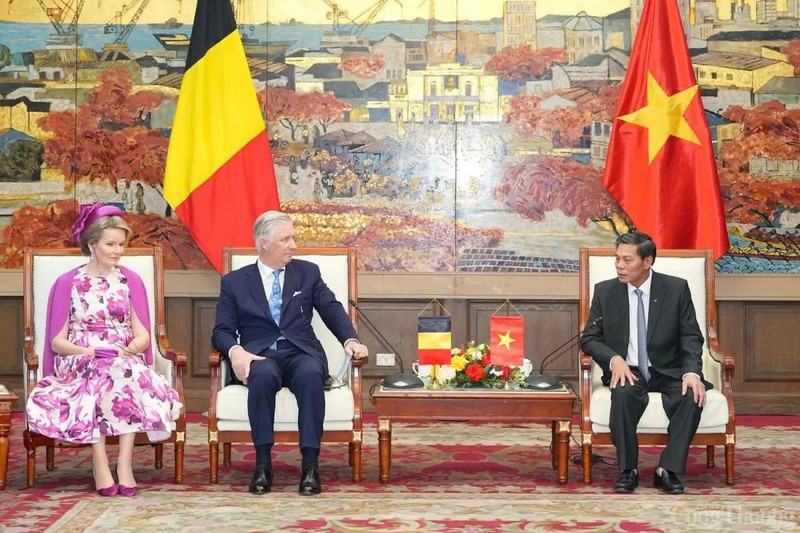 El Rey Felipe de Bélgica y la Reina Matilde se reúnen con Nguyen Van Tung, presidente del Comité Popular de Hai Phong (Foto: congthuong.vn)