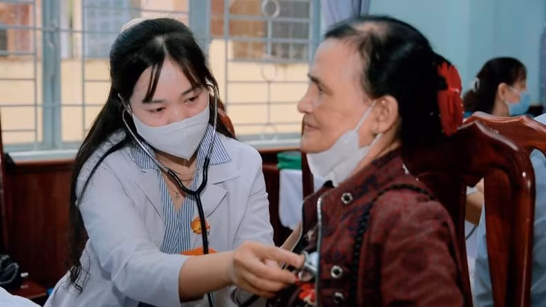 Ofrecen exámenes médicos gratuitos a 700 personas sin recursos.