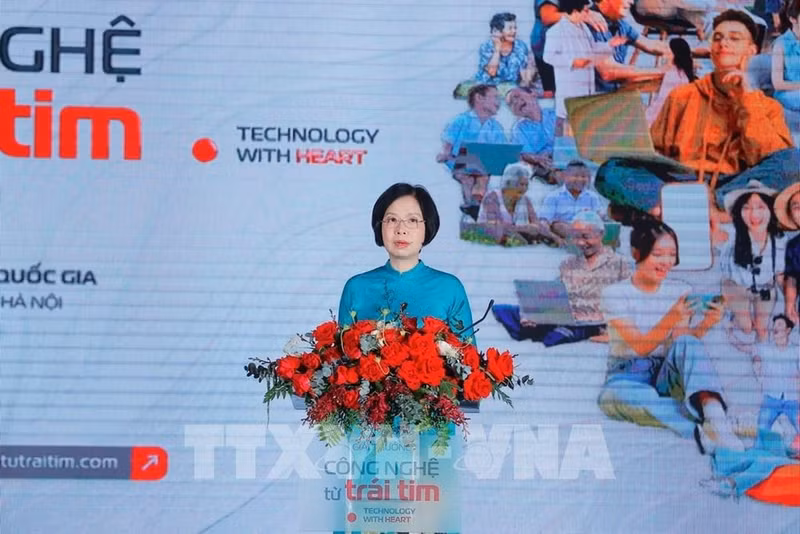 La directora general de la VNA, Vu Viet Trang, habla en el evento. (Foto:VNA)