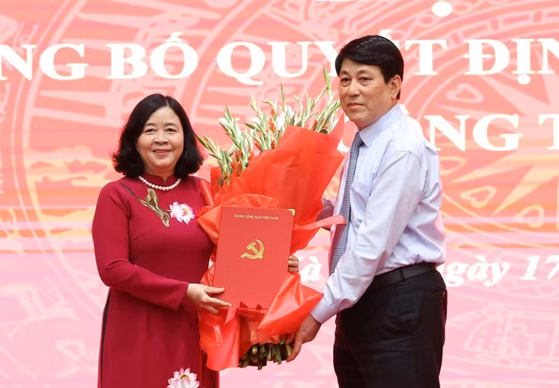 La miembro del Buró Político, secretaria del Comité Central del Partido Comunista de Vietnam (PCV) y jefa de su Comisión de Movilización de Masas, Bui Thi Minh Hoai, fue nombrada secretaria del Comité del Partido en Hanói del mandato 2020- 2025. (Foto: Nhan Dan)