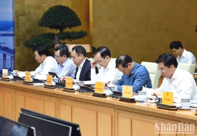 Representantes de los ministerios, departamentos y sectores.