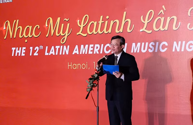 Nguyen Ngoc Ky, presidente de la Unión de Organizaciones de Amistad de Hanói, habla en la cita