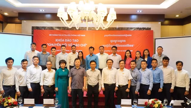 Los participantes en el evento (Foto: nld.com.vn)