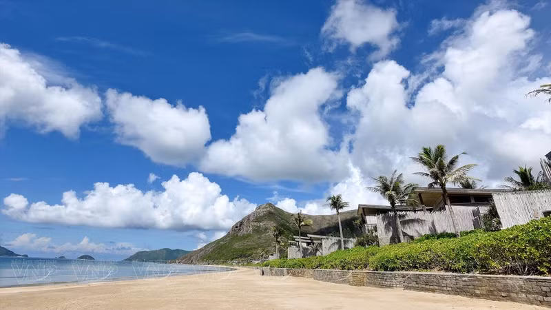 Las villas con vistas al mar tienen un estilo cercano a la naturaleza en el resort de lujo Six Senses Con Dao.