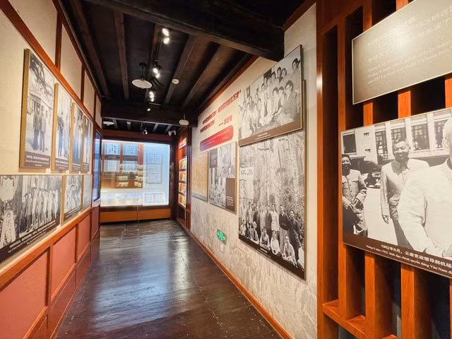 Esa y otras reliquias relacionadas con la presencia del Presidente Ho Chi Minh en China se han convertido en símbolos de las relaciones de amistad entre los dos países. Esa y otras reliquias relacionadas con la presencia del Presidente Ho Chi Minh en China se han convertido en símbolos de las relaciones de amistad entre los dos países.