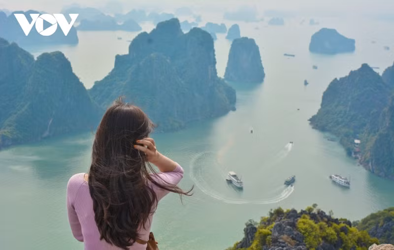 La montaña Bai Tho alojó una guarnición que protegía la región fronteriza del noreste bajo las dinastías feudales. La montaña Bai Tho alojó una guarnición que protegía la región fronteriza del noreste bajo las dinastías feudales.