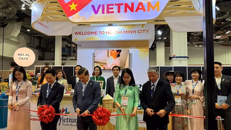 Delegados cortan la cinta de apertura (Foto: Servicio de Turismo de Ciudad Ho Chi Minh)