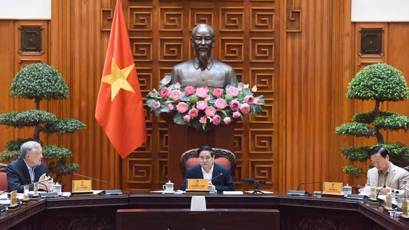 El primer ministro Pham Minh Chinh, secretario del Comité del Partido Comunista en el Gobierno, preside la reunión (Foto: Nhan Dan)