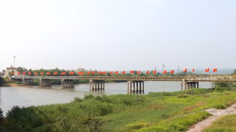 Paisaje tranquilo en ambas orillas de Hien Luong-Ben Hai.