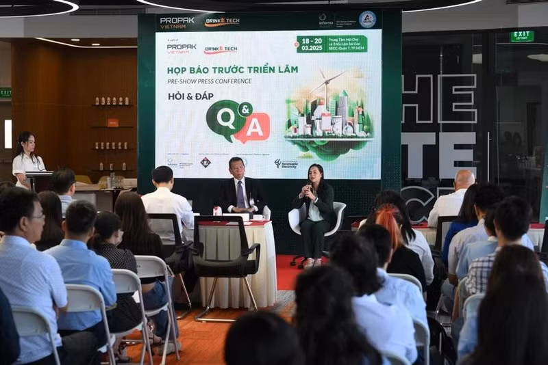 En la conferencia de prensa para anunciar sobre las exposiciones (Foto: VNA)