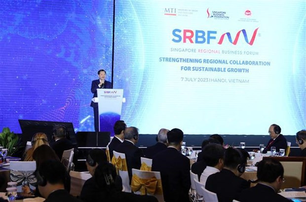 El vicepremier vietnamita, Le Minh Khai, interviene en el foro (Foto: VNA)