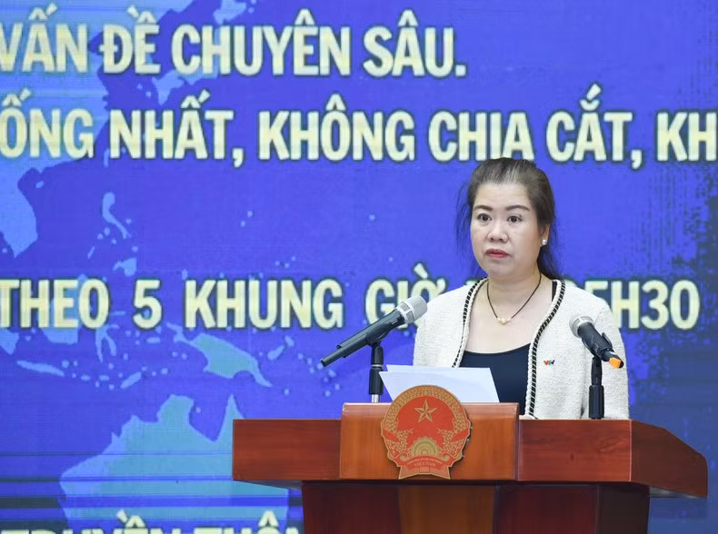 Un representante del Departamento de Noticias de la Televisión de Vietnam, expresa su opinión. Un representante del Departamento de Noticias de la Televisión de Vietnam, expresa su opinión.