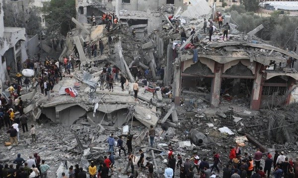 Escena en ruinas tras bombardeos israelíes sobre la ciudad de Rafah, en el sur de la Franja de Gaza, el 22 de noviembre de 2023. (Foto: THX/VNA)