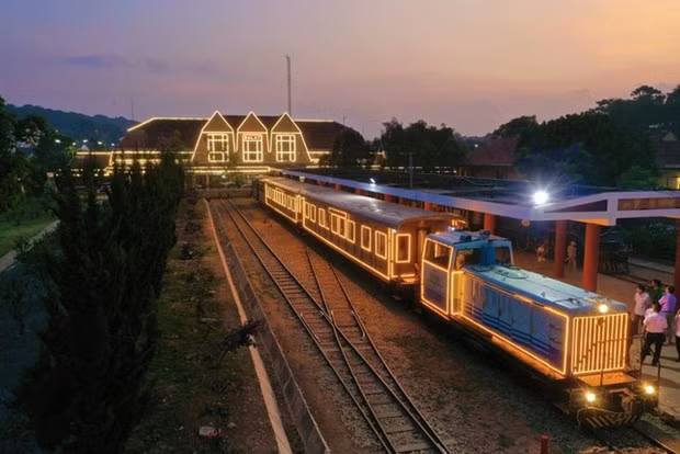 Tren nocturno, nuevo producto turístico en ciudad vietnamita (Foto: baochinhphu) Tren nocturno, nuevo producto turístico en ciudad vietnamita (Foto: baochinhphu)