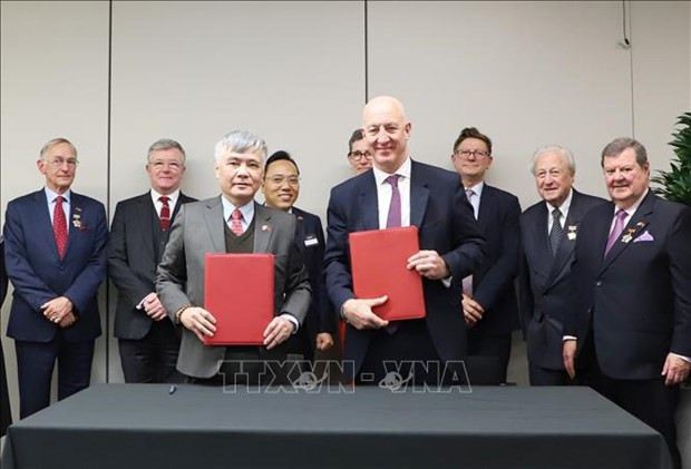 La Asociación de Amistad Vietnam-Reino Unido y la Red Vietnam-Reino Unido firman un nuevo memorando de entendimiento sobre la cooperación durante el período 2023-2028 (Foto:VNA)