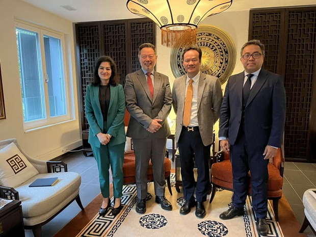 El embajador Mai Phan Dung, jefe de la misión permanente de Vietnam ante la ONU en Ginebra y representantes de la Organización Mundial de la Propiedad Intelectual (OMPI). (Foto: VNA)