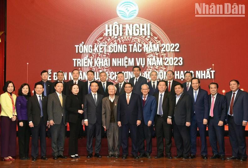 El primer ministro vietnamita, Pham Minh Chinh, y los delegados participantes en el evento (Fotografía: Tran Hai)