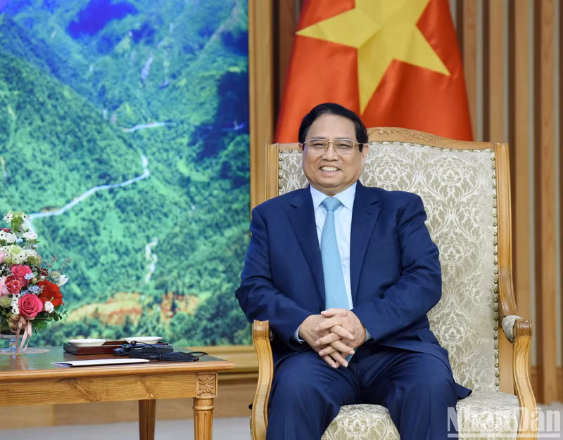 Minh Chinh habla en la cita.