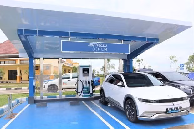 Una estación de carga eléctrica en Indonesia (Fotografía: The Tempo)