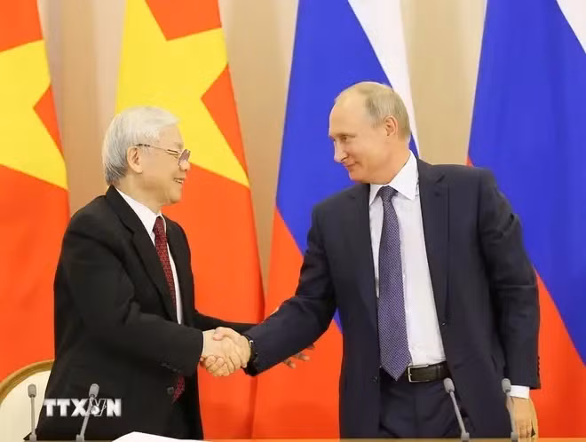 El presidente ruso, Vladimir Putin, sostuvo conversaciones con el secretario general del Partido Comunista de Vietnam, Nguyen Phu Trong, quien realizó una visita oficial a la Federación de Rusia (Sochi, 6 de septiembre de 2018). (Foto:VNA)