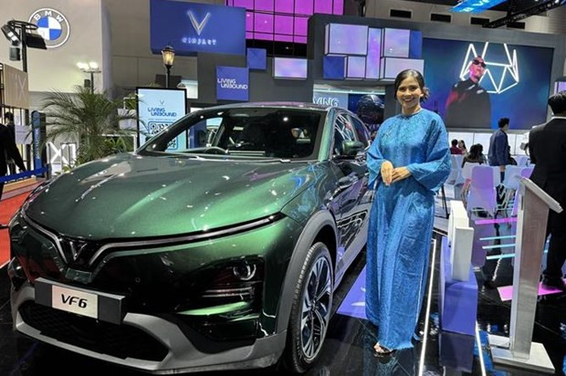 Un auto eléctrico de VinFast presentado en la feria. (Foto: VNA)