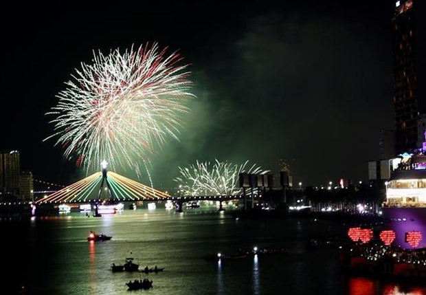 Espectáculo de fuegos artificiales del equipo de Italia (Foto:VNA)