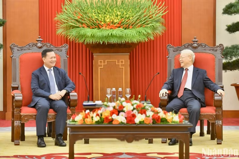 El secretario general del Partido Comunista de Vietnam, Nguyen Phu Trong, y el primer ministro de Camboya, Samdech Moha Bovor Thipadei Hun Manet