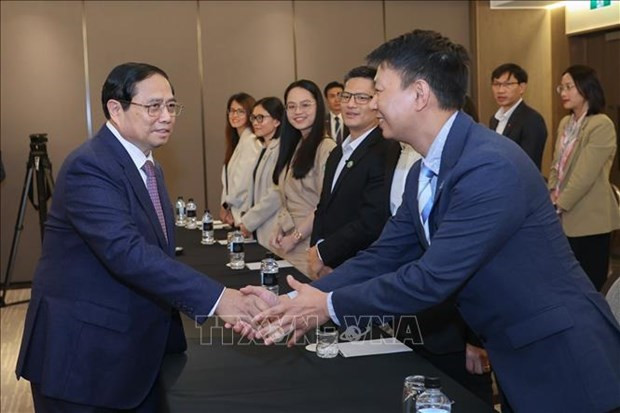 El primer ministro de Vietnam, Pham Minh Chinh, se reúne con miembros de VietTech Nz. (Foto: VNA)