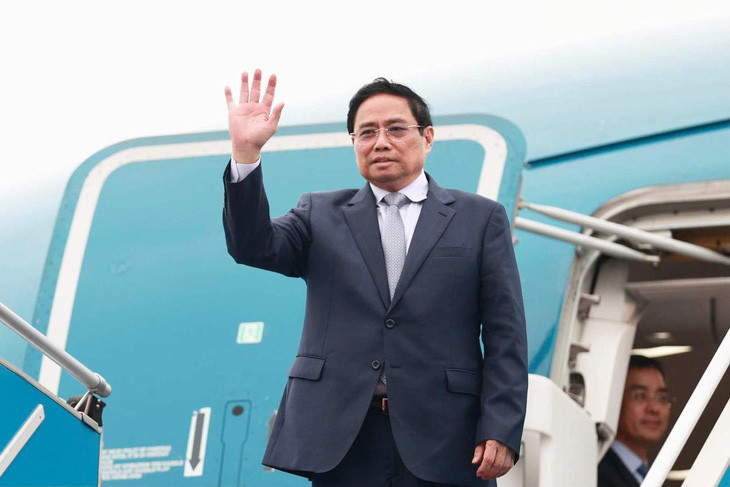 El primer ministro de Vietnam, Pham Minh Chinh, parte de Hanói rumbo a Laos para la IV Cumbre de la Comisión del río Mekong. (Foto: VNA)