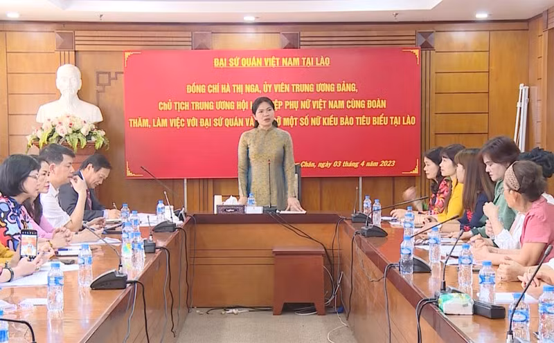 La presidenta de la Unión de Mujeres de Vietnam, Ha Thi Nga, habla en el encuentro (Foto: Nhan Dan)