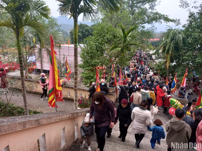 Numerosos turistas participan en el festival.