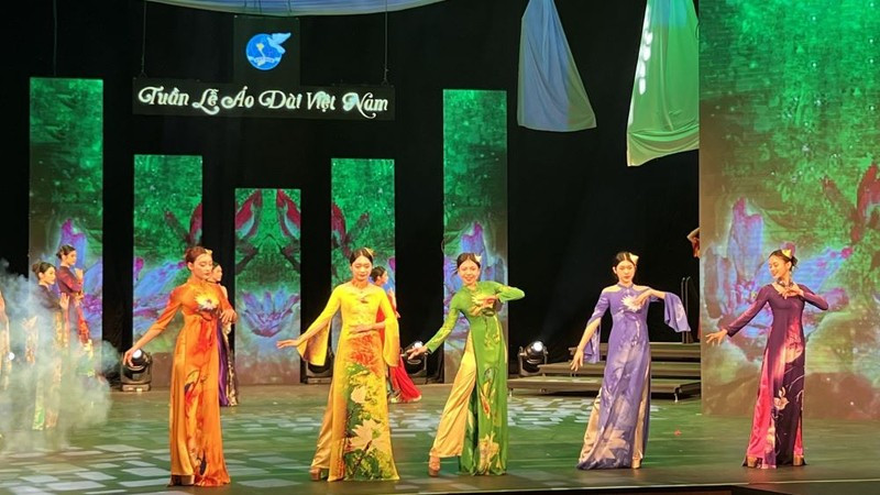 Lanzan en Vietnam "Semana del Ao Dai" 2024