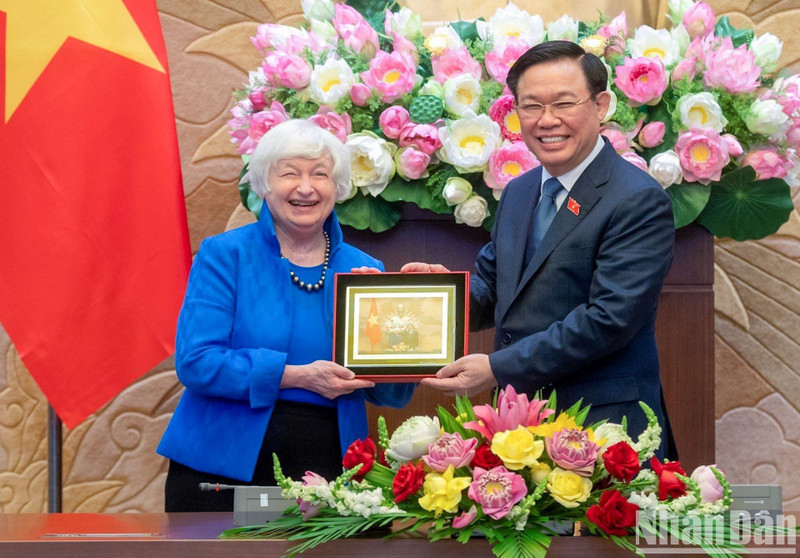 El presidente de la Asamblea Nacional de Vietnam, Vuong Dinh Hue, recibió en Hanói a la secretaria del Tesoro de EE. UU., Janet Yellen (Foto: Nhan Dan)