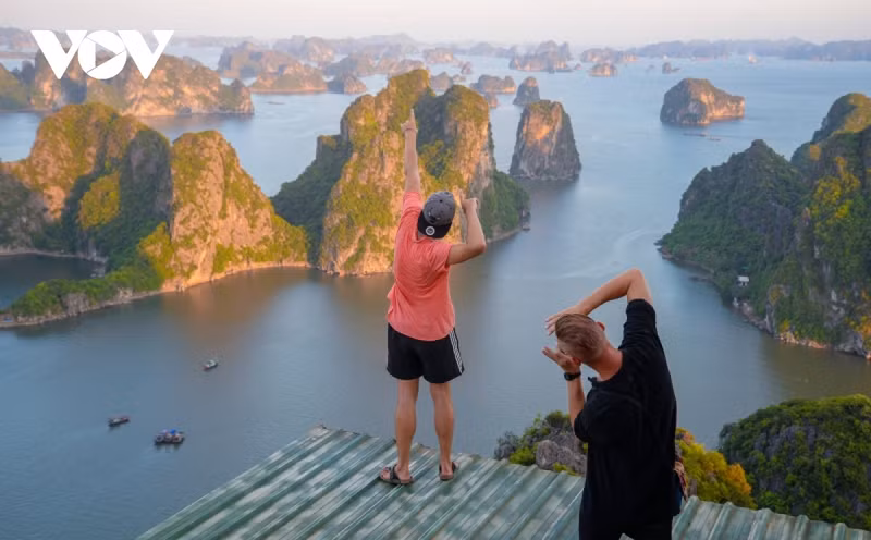 Es un destino que atrae a una gran cantidad de turistas, especialmente extranjeros. Es un destino que atrae a una gran cantidad de turistas, especialmente extranjeros.
