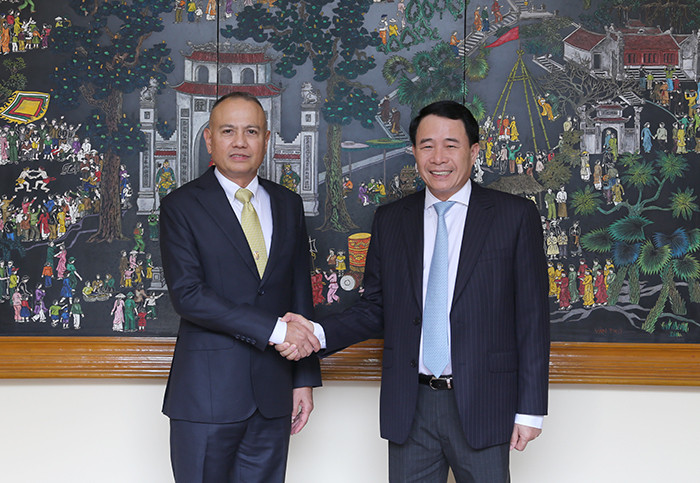 El teniente general Le Quoc Hung, viceministro vietnamita de Seguridad Pública, y el general Roy Inkapairoj, subcomandante en jefe de la Policía Real de Tailandia. (Foto: cand.com.vn)