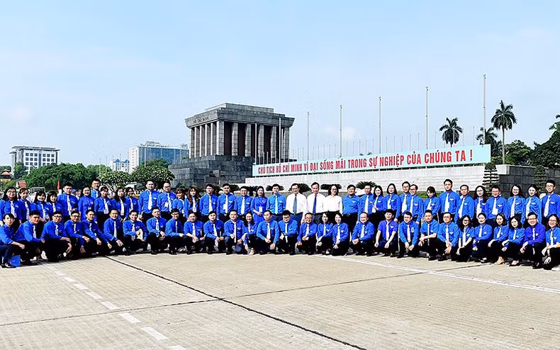 Los delegados se toman una foto.