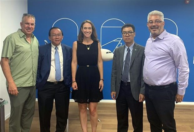 Los líderes de ambas aerolíneas en el encuentro (Foto: VNA)