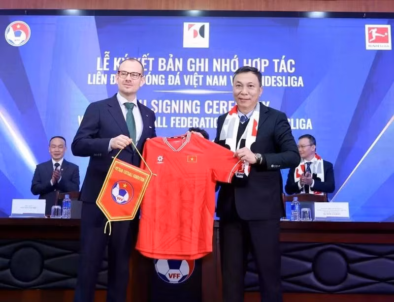 En el acto de firma. (Foto: VFF)