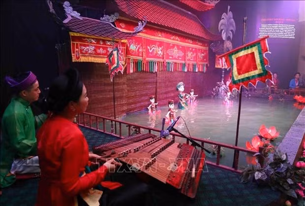 Artesanos de títeres de agua (Foto:VNA) Artesanos de títeres de agua (Foto:VNA)