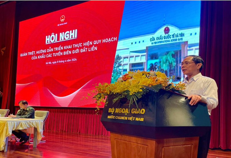 El ministro de Relaciones Exteriores de Vietnam, Bui Thanh Son, habla en la cita (Foto: Nhan Dan)