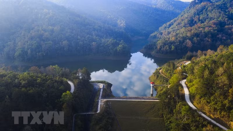 El lago de Ban Viet en la aldea homónima El lago de Ban Viet en la aldea homónima