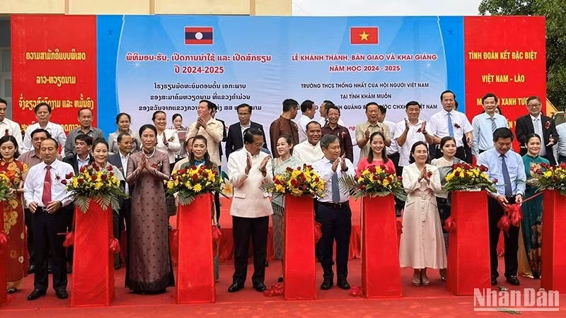 El acto de inauguración de la escuela. (Foto: Nhan Dan)