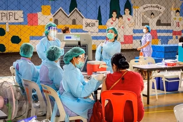 Un sitio de vacunación contra el Covid-19 en Bangkok, Tailandia. (Fotografía: AFP/VNA)