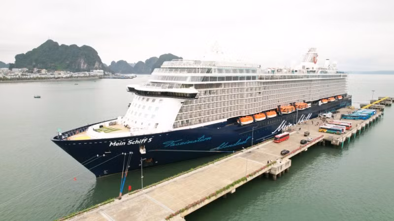 El crucero Mein Schiff 5. (Fotografía: congthuong.vn)